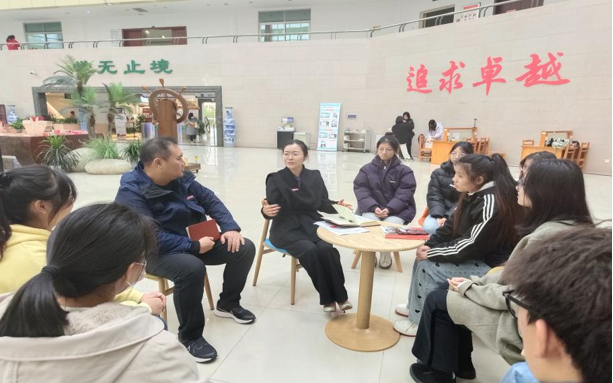 金沙集团wwW3354CC开展“校领导兼职辅导员体验日”活动
